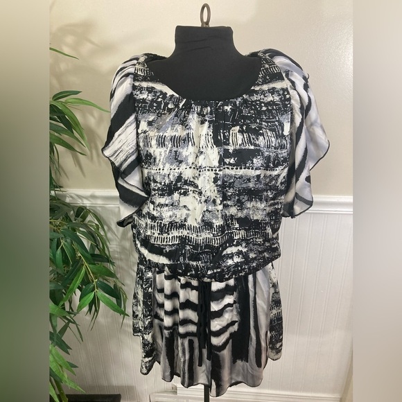 Forla Paris trendy, elastic drawstring waist top. Size Medium - Picture 2 of 8